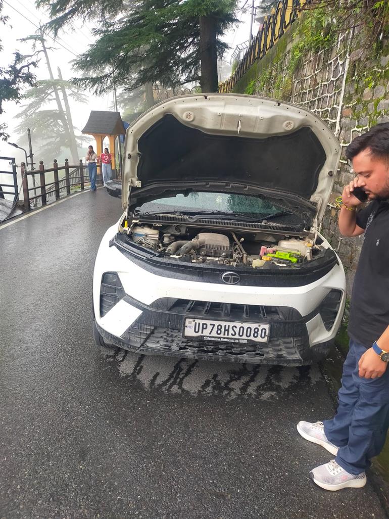 एजी चौक के पास खराब वाहन हटाया गया, शिमला में यातायात सामान्य