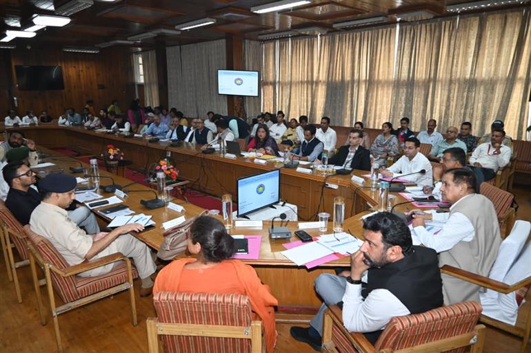 सफाई कर्मचरियों से हड़ताल पर न जाने का एफेडेविट लेने पर आयोग ने नगर निगम से मांगा स्पष्टीकरण