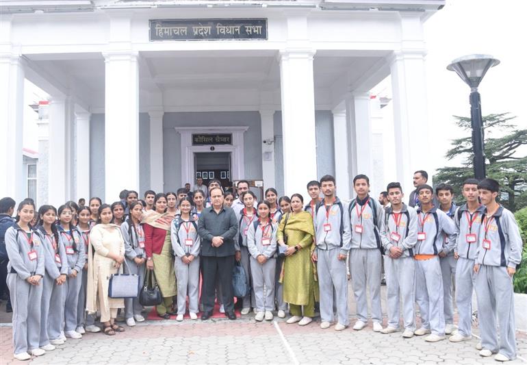 भारत विश्व का सबसे बड़ा और सशक्त लोकतंत्र: कुलदीप पठानियां