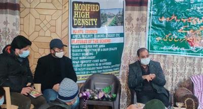 Horticulture Department organizes mega awareness/ training camp at Utimulla, Pulwama