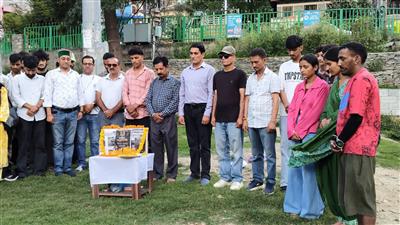 पांगी सड़क हादसे में जान गंवाने वाले 13 लोगों को कुल्लू में दी गई भावभीनी श्रद्धांजलि