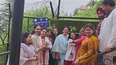 पीएचसी आनंदले में इनर व्हील क्लब ने भेंट की ईसीजी मशीन