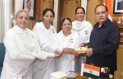 ब्रह्माकुमारीज बहनों ने विधान सभा अध्यक्ष पठानियां को बांधी राखी, दी रक्षा बन्धन की शुभकामनाएं