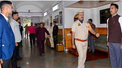 मॉनसून सत्र के 8वें दिन सदन की ओर रवाना हुए विधानसभा अध्यक्ष कुलदीप सिंह पठानियां
