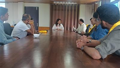 टेमी टी बागान पहुंचा पीआईबी शिमला का 13 सदस्यीय मीडिया प्रतिनिधिमंडल, चाय उत्पादन की पूरी प्रक्रिया का लिया जायजा