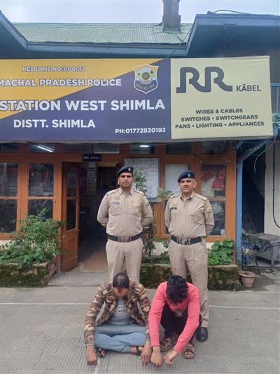 ढांडा में कार का शीशा तोड़कर करीब 15 लाख रुपये का सामान चोरी, दो आरोपी गिरफ्तार